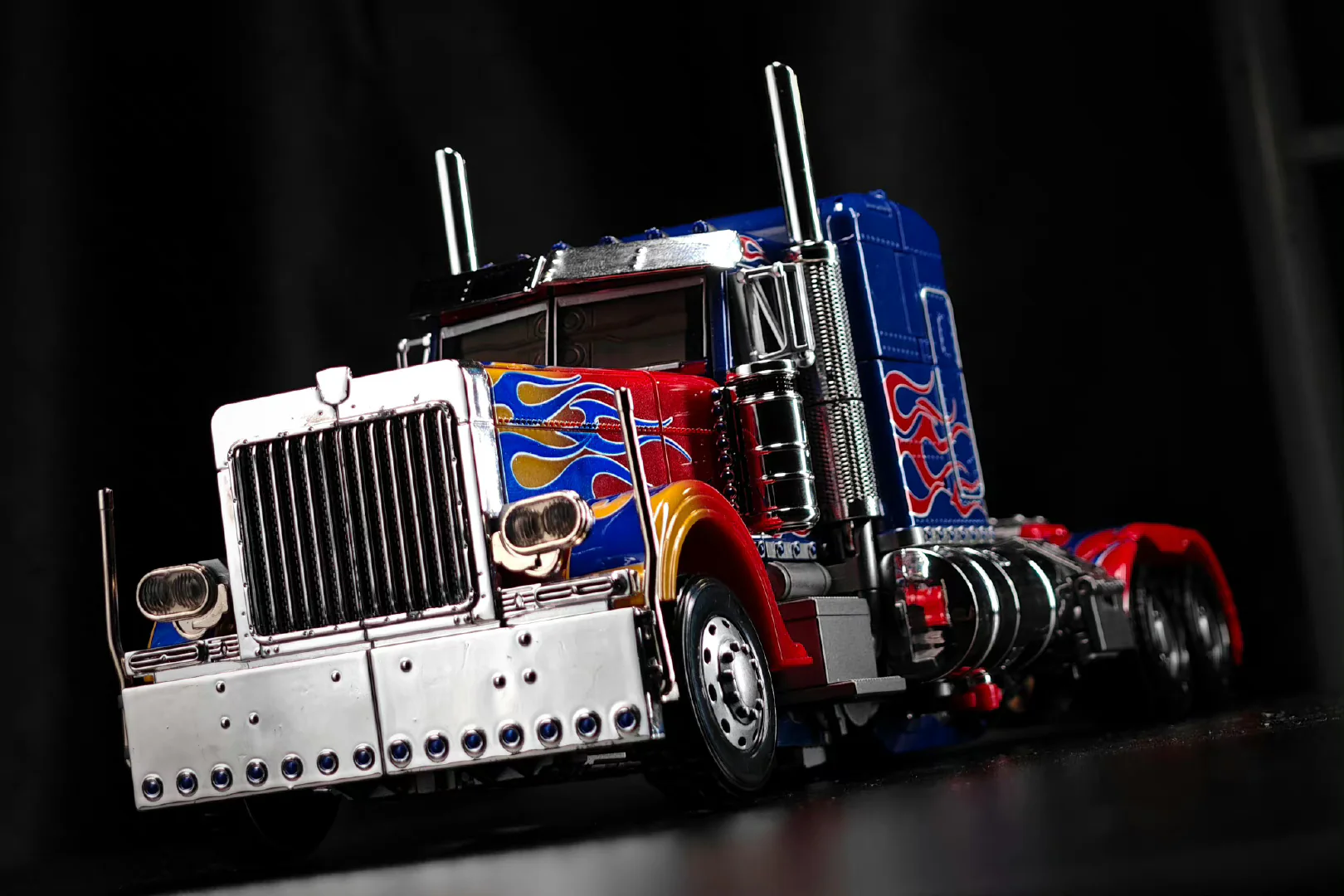 4th Party WJ KO Not MPM04 MPM-04 Optimus Prime Oversized (Black Apple Alloy Modified version) 30cm / 11.5" 18 4th Party WJ KO Not MPM04 MPM-04 Optimus Prime Oversized (Black Apple Alloy Modified version) 30cm / 11.5"