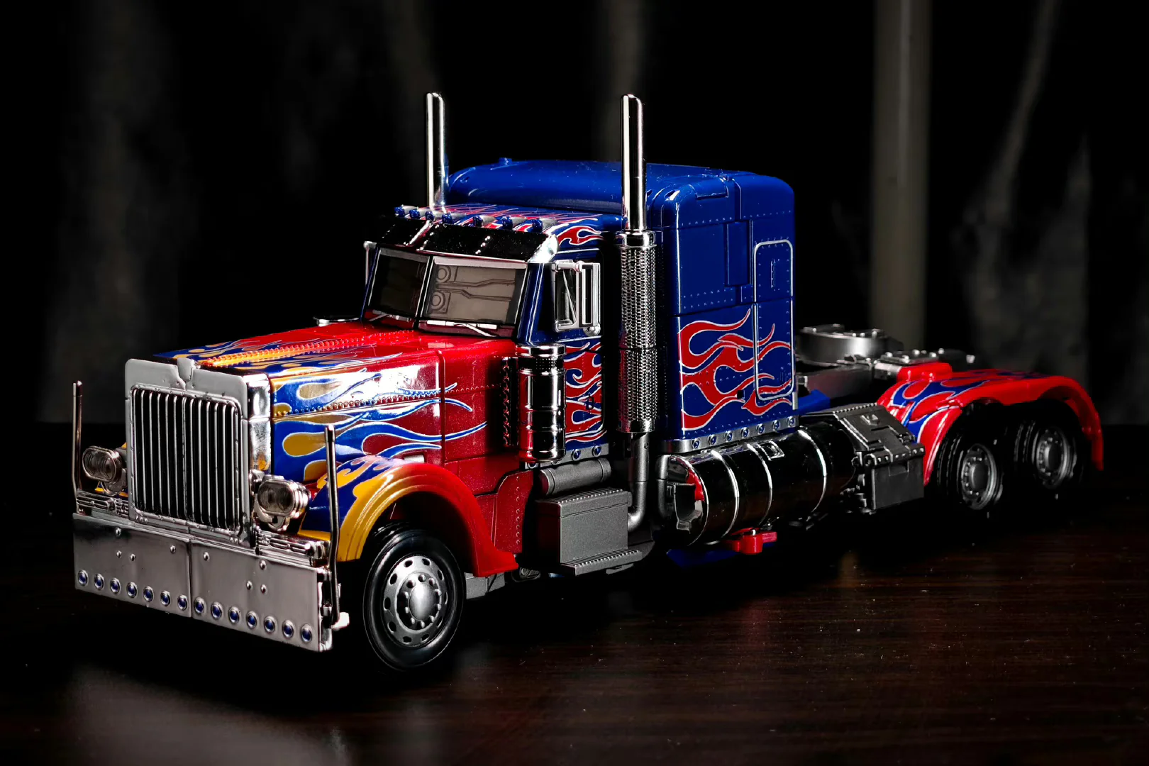 4th Party WJ KO Not MPM04 MPM-04 Optimus Prime Oversized (Black Apple Alloy Modified version) 30cm / 11.5" 23 4th Party WJ KO Not MPM04 MPM-04 Optimus Prime Oversized (Black Apple Alloy Modified version) 30cm / 11.5"