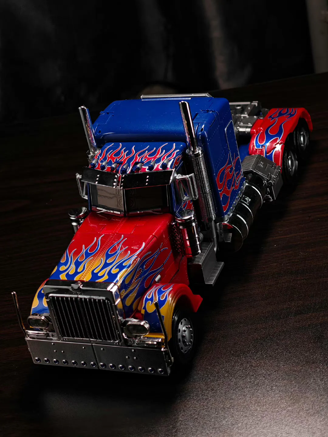 4th Party WJ KO Not MPM04 MPM-04 Optimus Prime Oversized (Black Apple Alloy Modified version) 30cm / 11.5" 28 4th Party WJ KO Not MPM04 MPM-04 Optimus Prime Oversized (Black Apple Alloy Modified version) 30cm / 11.5"