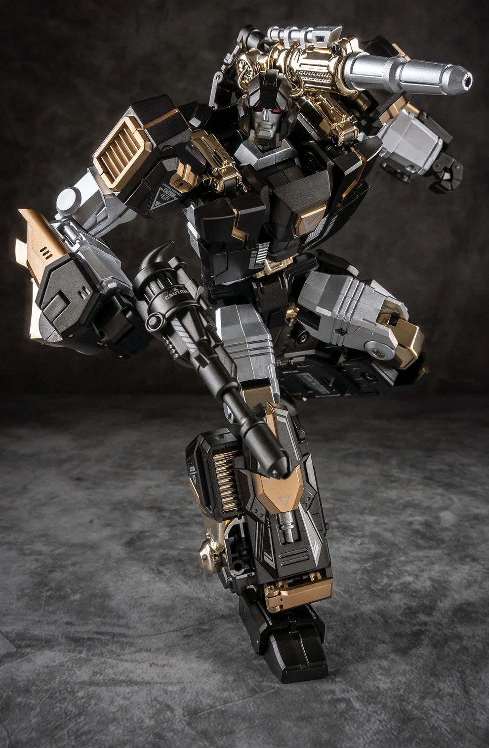 Generation Toy GT-11D GT11D Redbull (Sideswipe) Black Version 16cm / 6.5" 6 Generation Toy GT-11D GT11D Redbull (Sideswipe) Black Version 16cm / 6.5"
