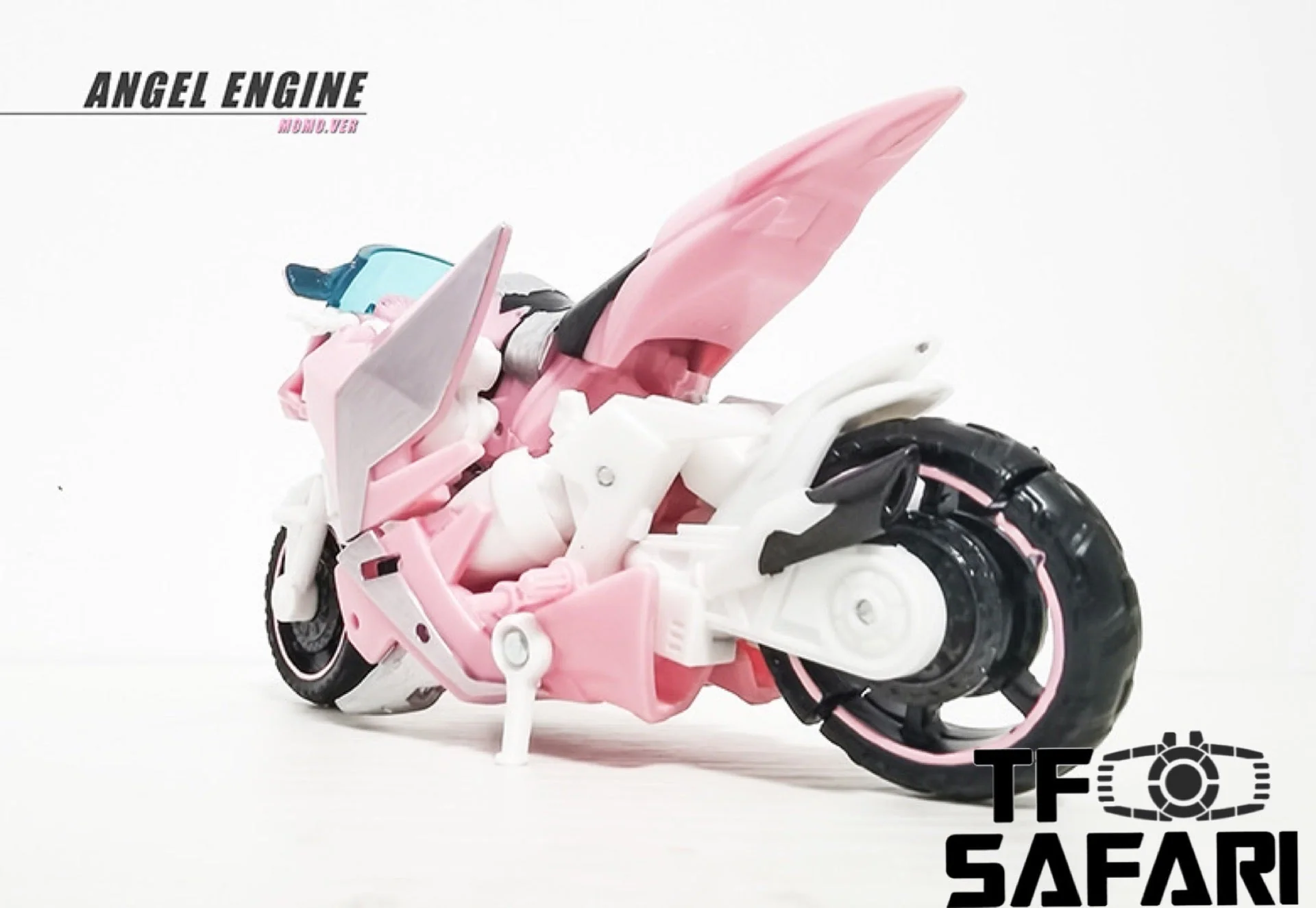 APC Toys APC-005P APC005P Angel Engine ( 1:1 TFP Arcee Deluxe Class ) Momo Ver. Pink Version 15cm / 6" 3 APC Toys APC-005P APC005P Angel Engine ( 1:1 TFP Arcee Deluxe Class ) Momo Ver. Pink Version 15cm / 6"