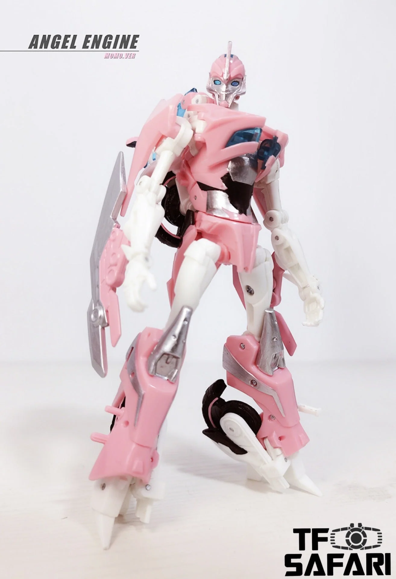APC Toys APC-005P APC005P Angel Engine ( 1:1 TFP Arcee Deluxe Class ) Momo Ver. Pink Version 15cm / 6" 5 APC Toys APC-005P APC005P Angel Engine ( 1:1 TFP Arcee Deluxe Class ) Momo Ver. Pink Version 15cm / 6"