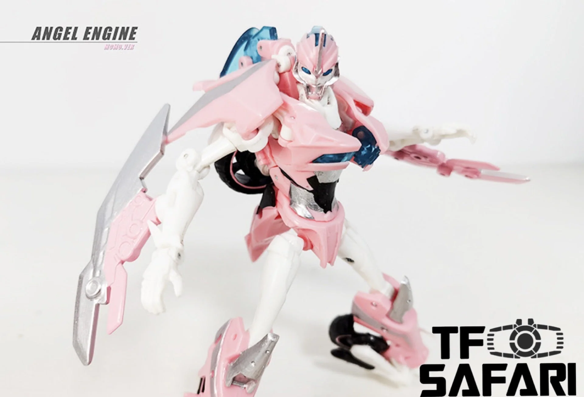 APC Toys APC-005P APC005P Angel Engine ( 1:1 TFP Arcee Deluxe Class ) Momo Ver. Pink Version 15cm / 6" 6 APC Toys APC-005P APC005P Angel Engine ( 1:1 TFP Arcee Deluxe Class ) Momo Ver. Pink Version 15cm / 6"