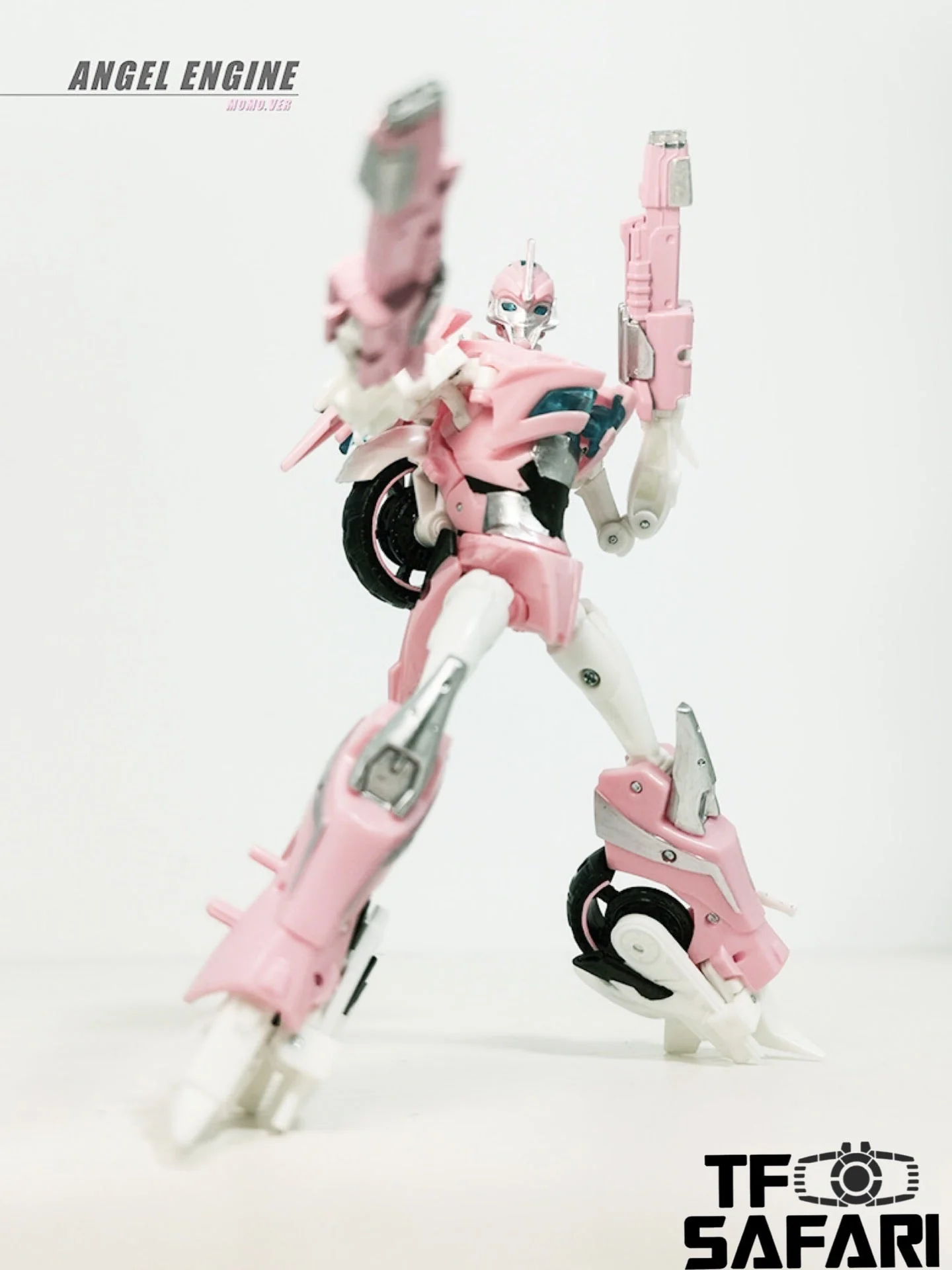 APC Toys APC-005P APC005P Angel Engine ( 1:1 TFP Arcee Deluxe Class ) Momo Ver. Pink Version 15cm / 6" 7 APC Toys APC-005P APC005P Angel Engine ( 1:1 TFP Arcee Deluxe Class ) Momo Ver. Pink Version 15cm / 6"