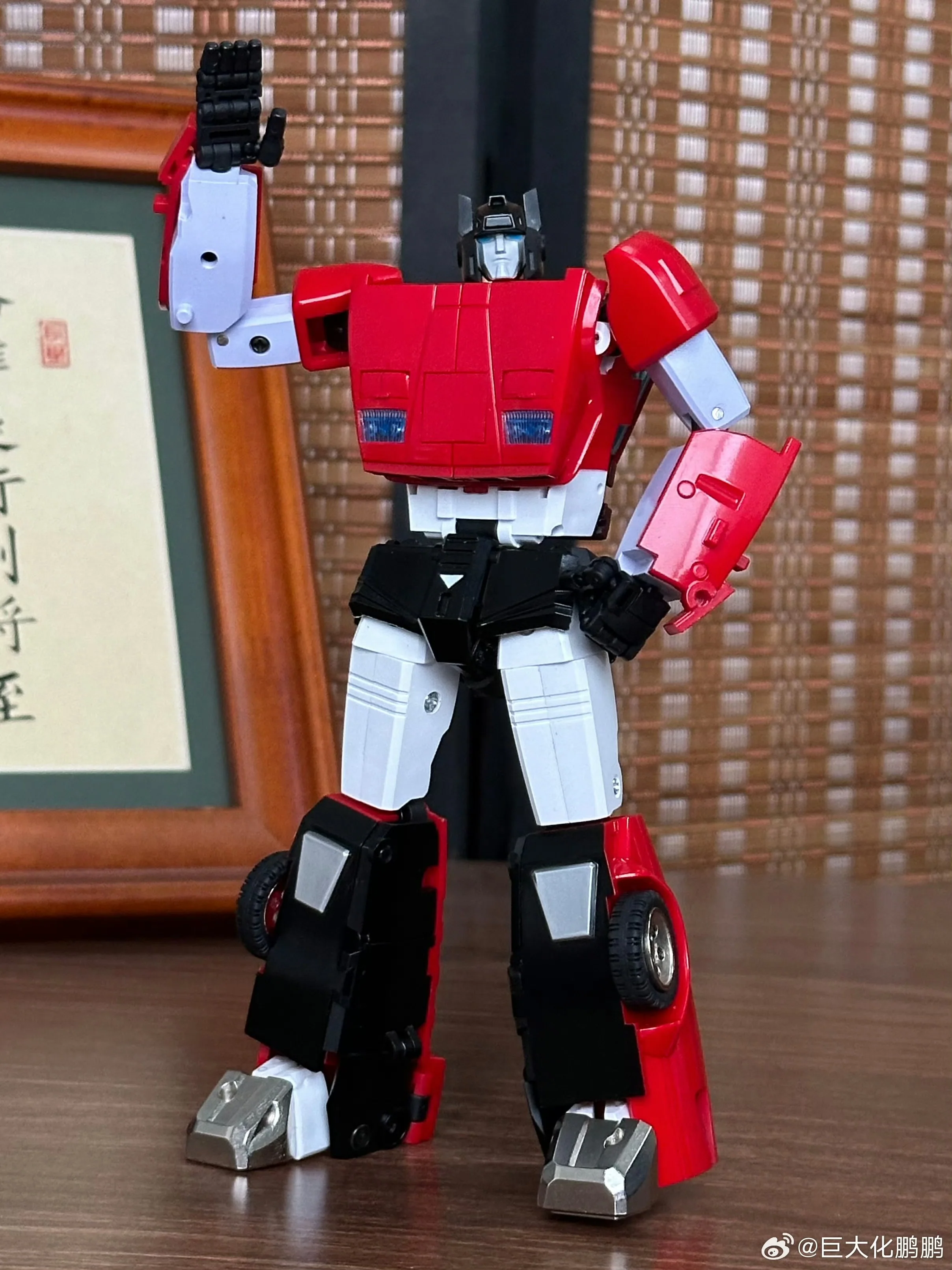 DX9 Toys D21 D-21 Red Storm (Sideswipe G1 MP 2.0) 7 DX9 Toys D21 D-21 Red Storm (Sideswipe G1 MP 2.0)