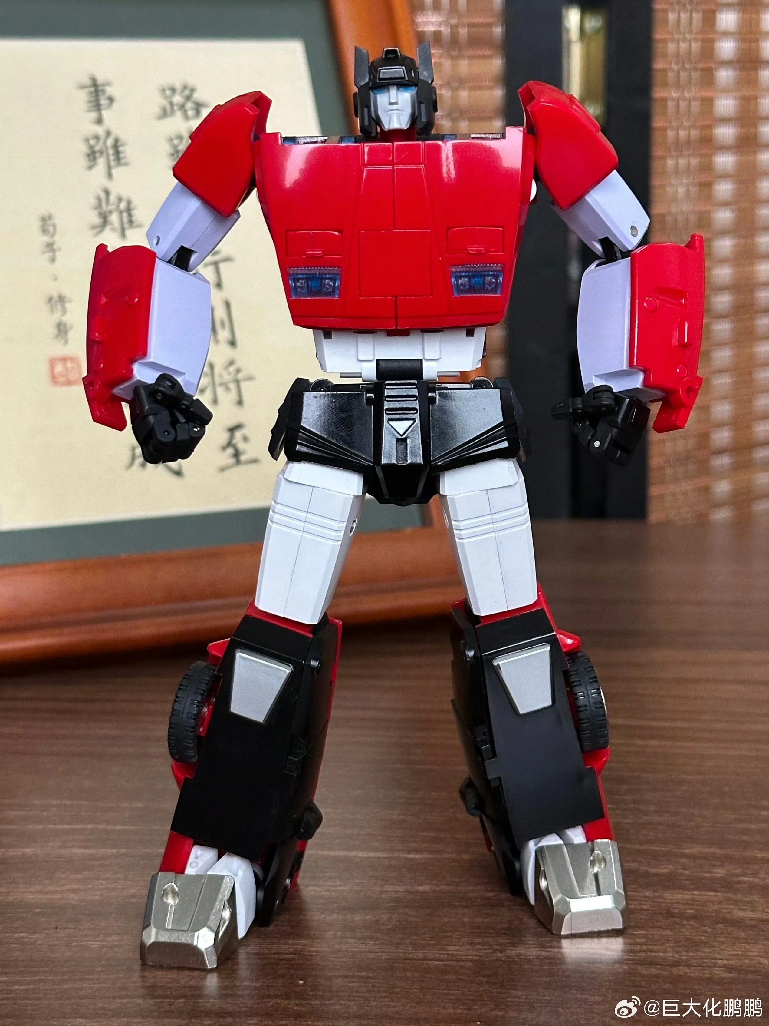 DX9 Toys D21 D-21 Red Storm (Sideswipe G1 MP 2.0) 8 DX9 Toys D21 D-21 Red Storm (Sideswipe G1 MP 2.0)