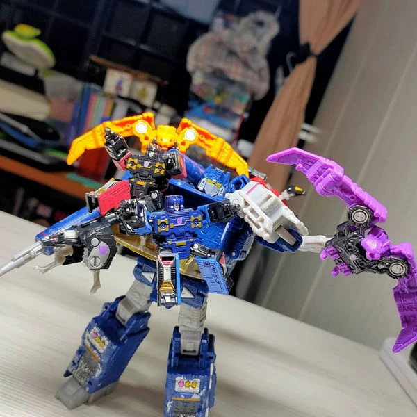 Transformers Generations Selects Micromaster WFC-GS10 Soundwave Spy Patrol 4 in 1 set 5 Transformers Generations Selects Micromaster WFC-GS10 Soundwave Spy Patrol 4 in 1 set