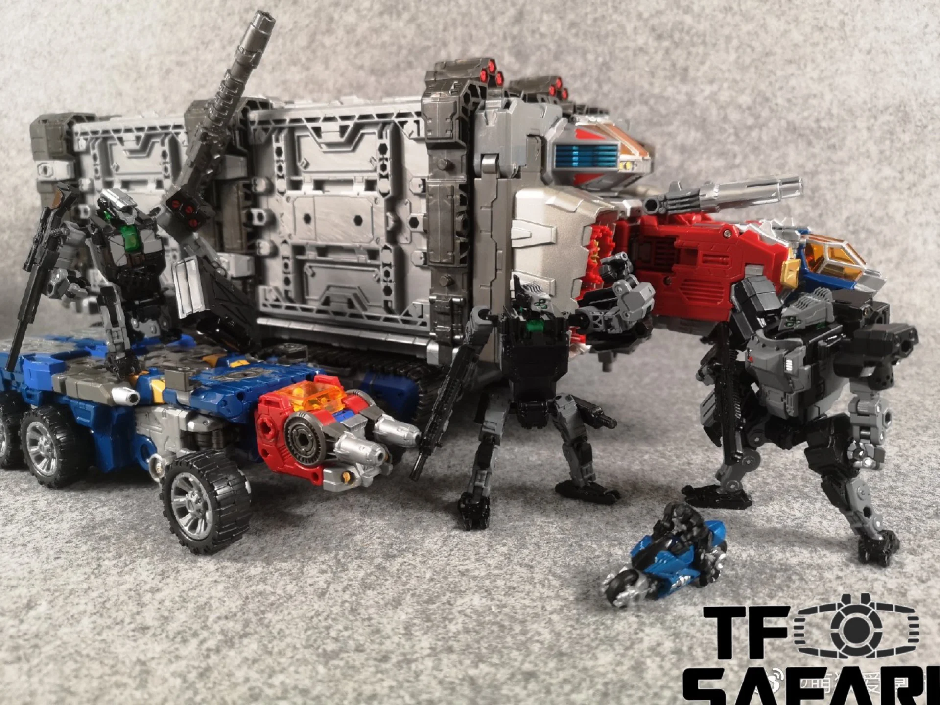 Emonster EM01/EM02/EM03 Power Suit (Diaclone line size) 1:60 20 Emonster EM01/EM02/EM03 Power Suit (Diaclone line size) 1:60