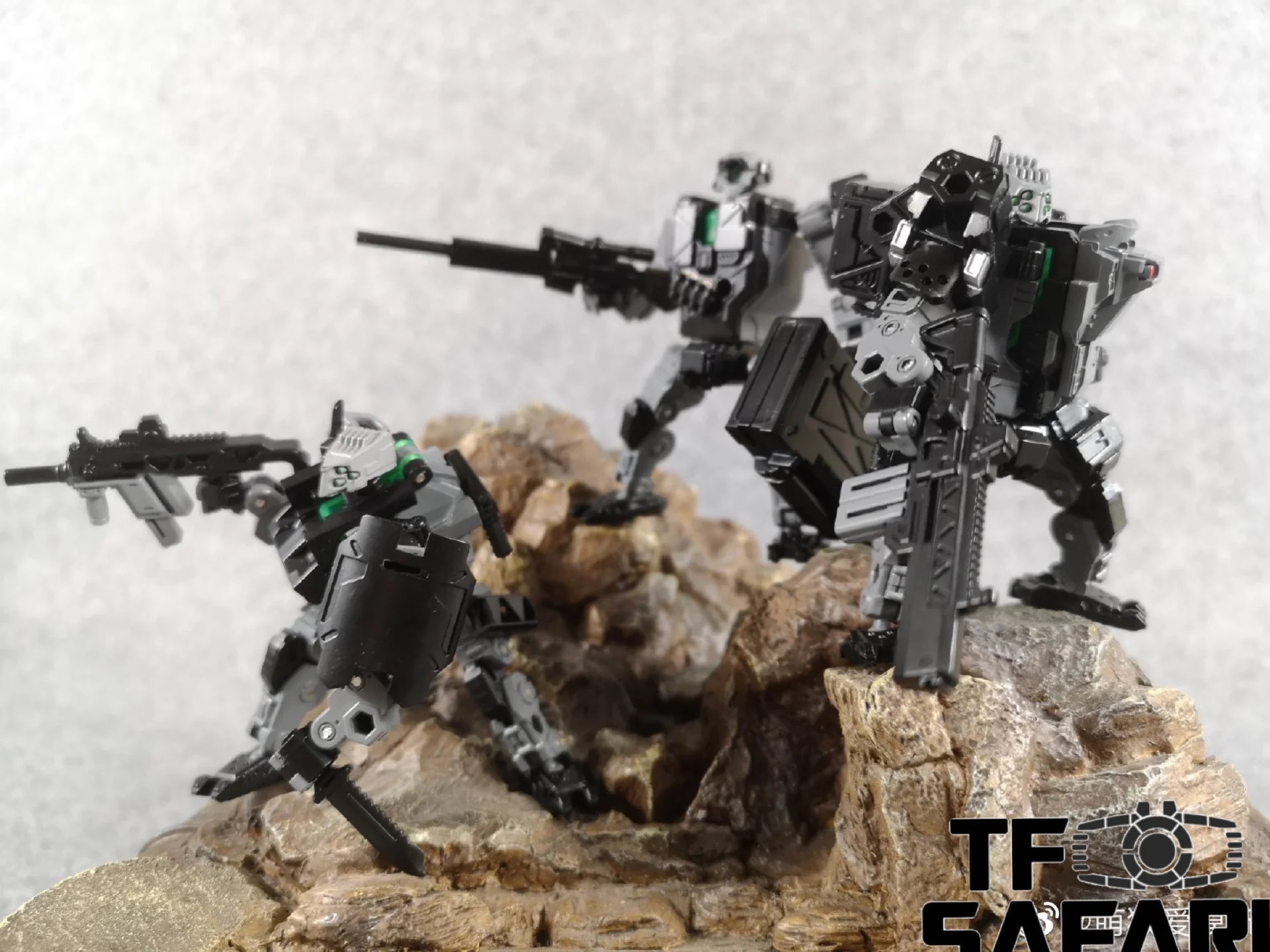Emonster EM01/EM02/EM03 Power Suit (Diaclone line size) 1:60 29 Emonster EM01/EM02/EM03 Power Suit (Diaclone line size) 1:60