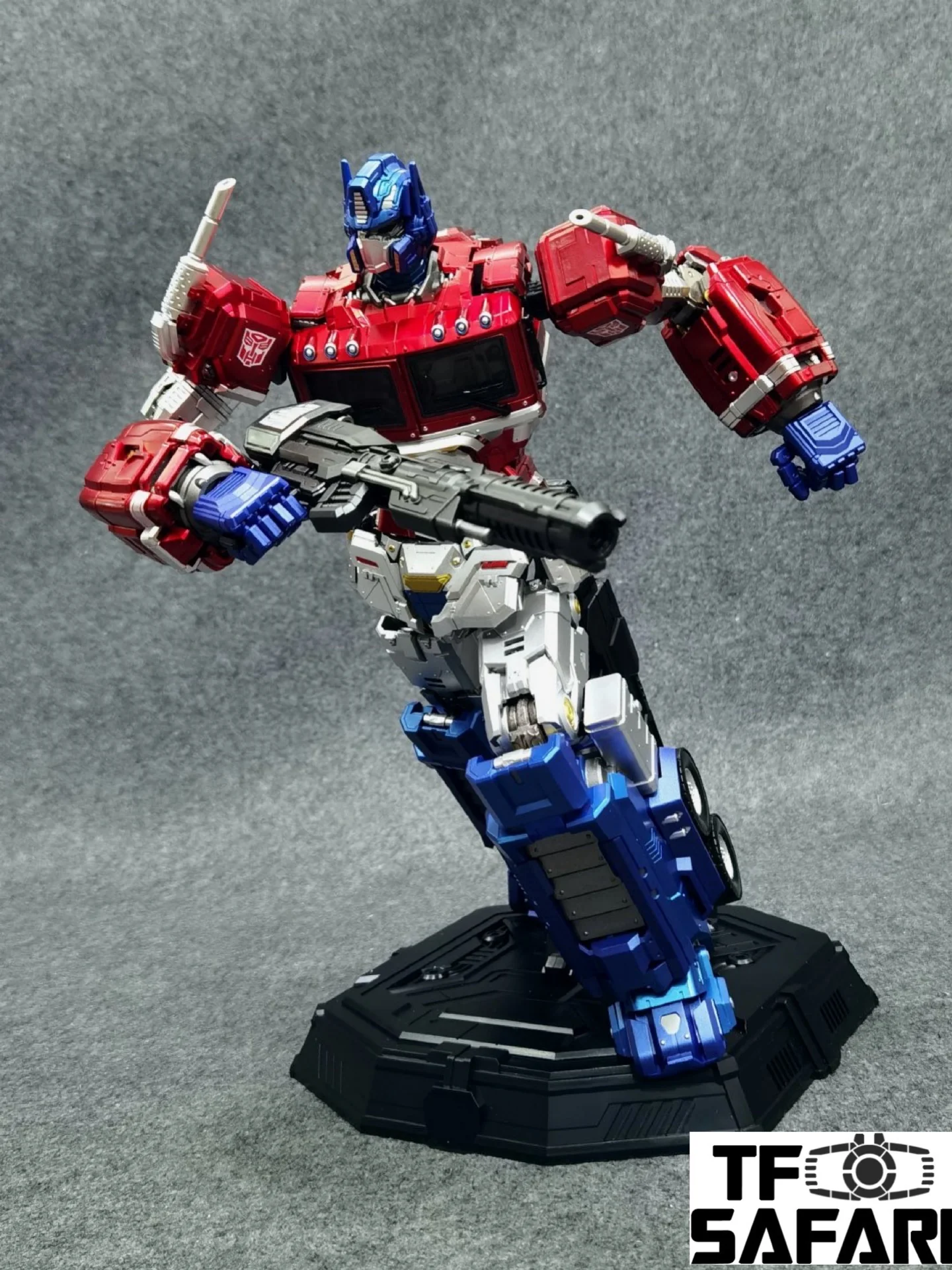Tryace Toys TT-01 TT01 Commander (Optimus Prime, Non-transformable, Super-highly articulated) 32cm / 12" 14 Tryace Toys TT-01 TT01 Commander (Optimus Prime, Non-transformable, Super-highly articulated) 32cm / 12"