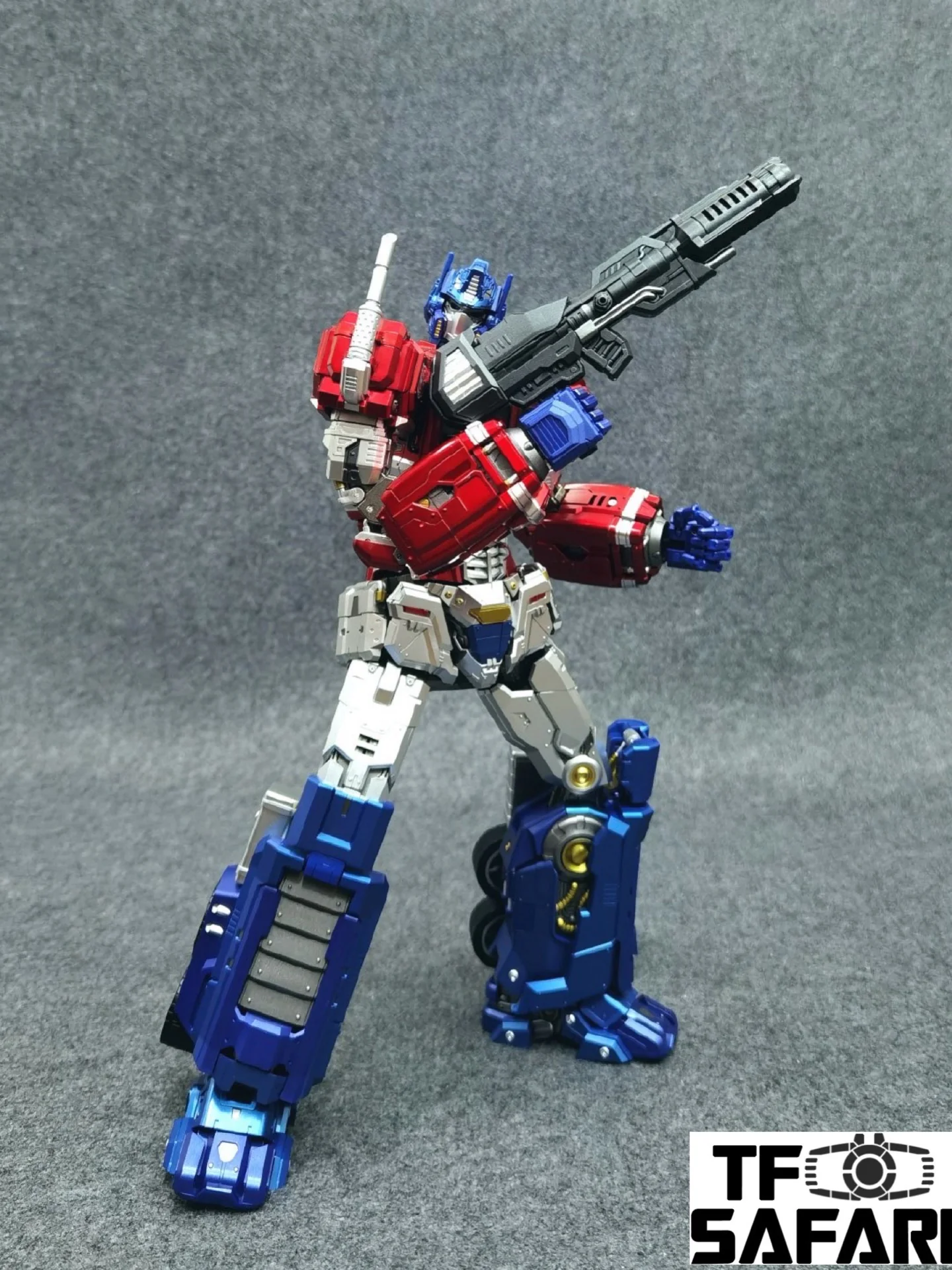 Tryace Toys TT-01 TT01 Commander (Optimus Prime, Non-transformable, Super-highly articulated) 32cm / 12" 6 Tryace Toys TT-01 TT01 Commander (Optimus Prime, Non-transformable, Super-highly articulated) 32cm / 12"