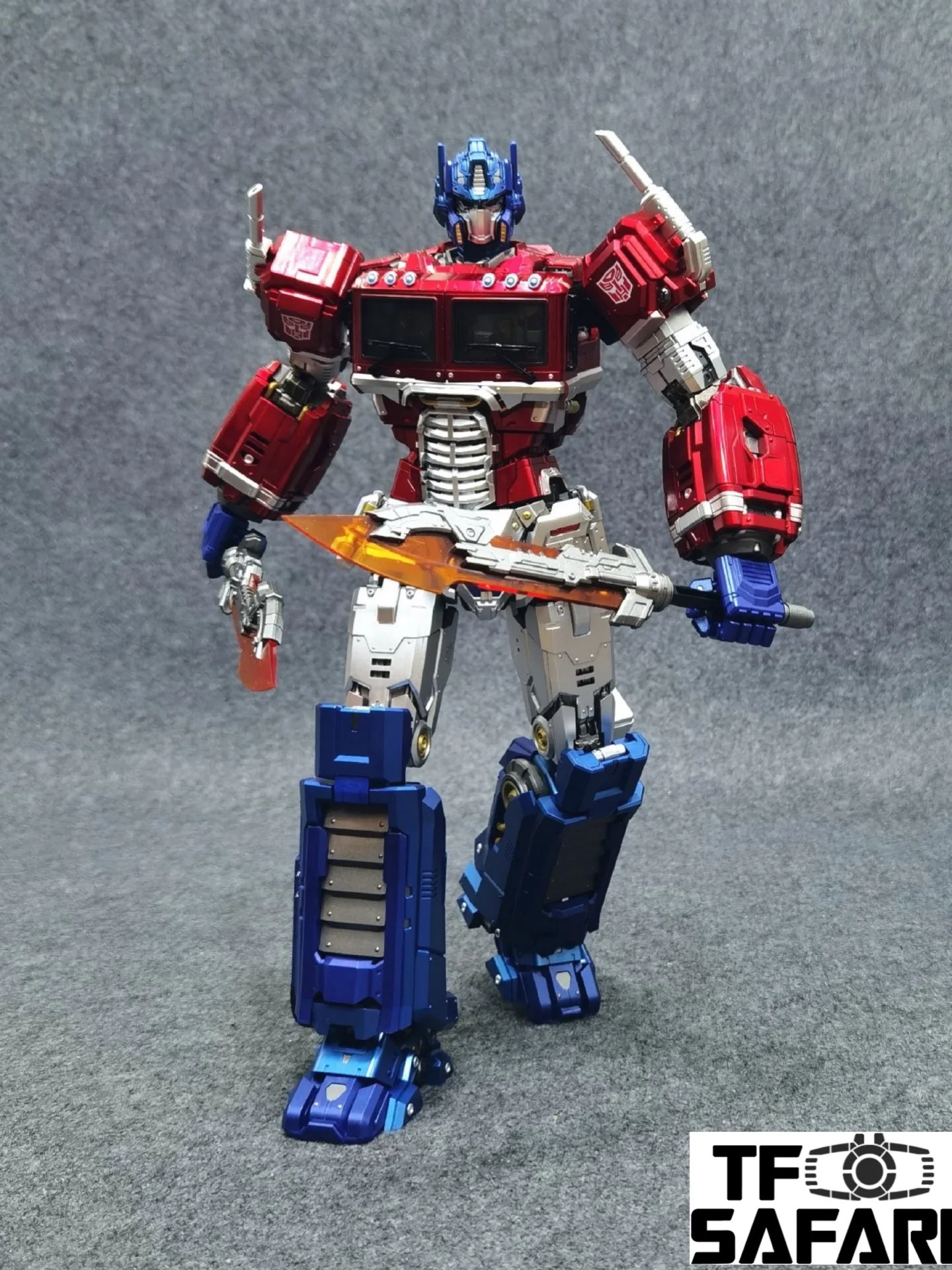Tryace Toys TT-01 TT01 Commander (Optimus Prime, Non-transformable, Super-highly articulated) 32cm / 12" 9 Tryace Toys TT-01 TT01 Commander (Optimus Prime, Non-transformable, Super-highly articulated) 32cm / 12"