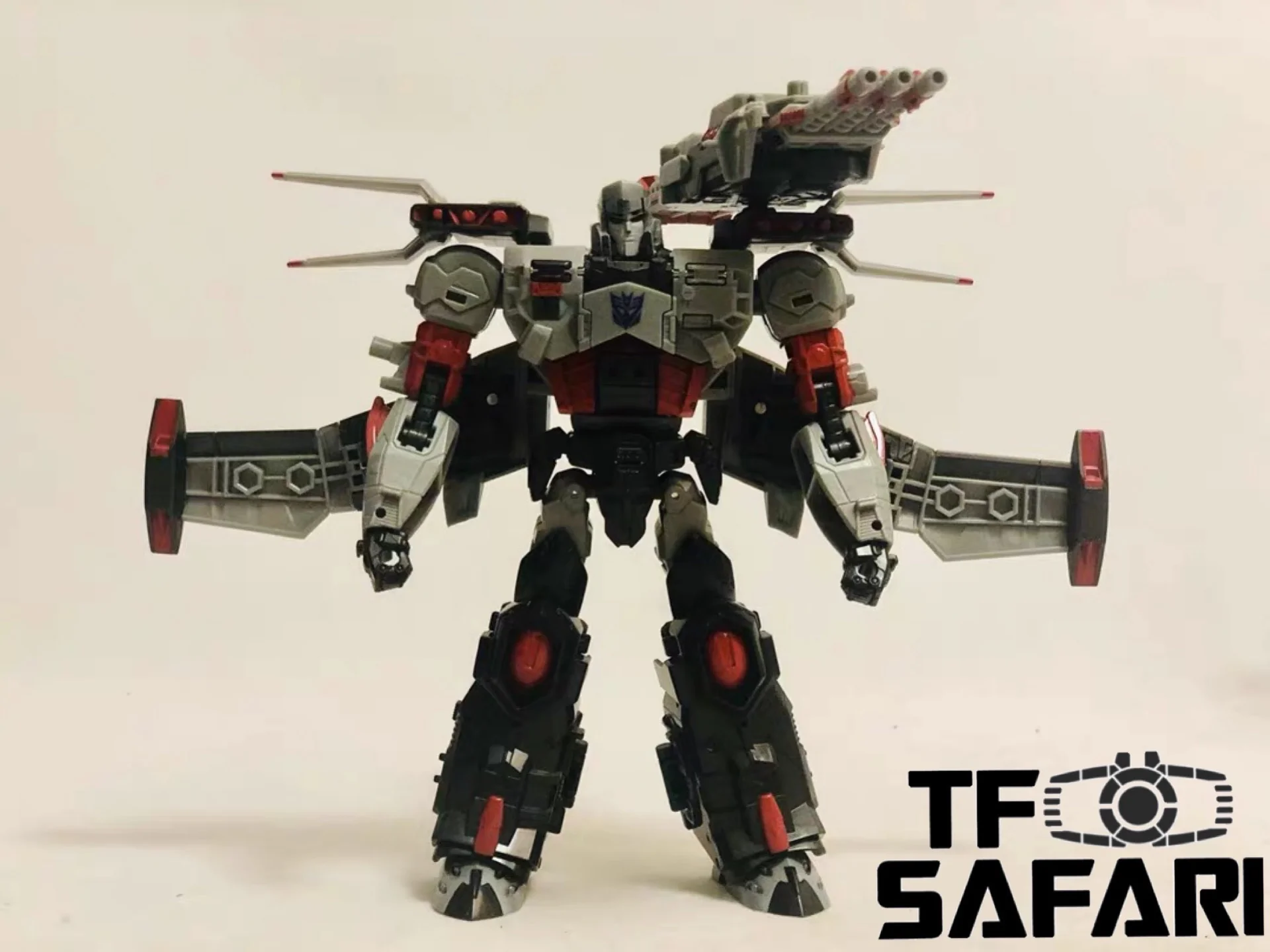 Takara Tomy Generation Selects TT-GS09 Super Megatron 18cm / 7" 6 Takara Tomy Generation Selects TT-GS09 Super Megatron 18cm / 7"