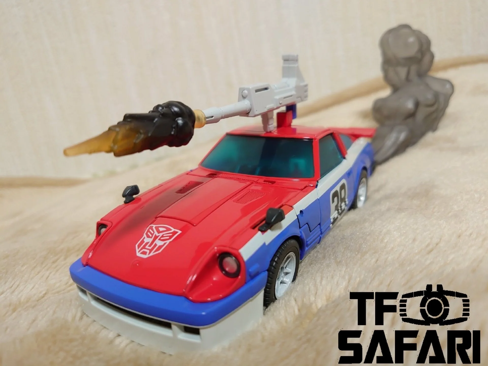 Takara Tomy Masterpiece MP19+ MP-19+ Smokescreen Exclusive (with Collectible Pin) 17cm / 6.7" 11 Takara Tomy Masterpiece MP19+ MP-19+ Smokescreen Exclusive (with Collectible Pin) 17cm / 6.7"