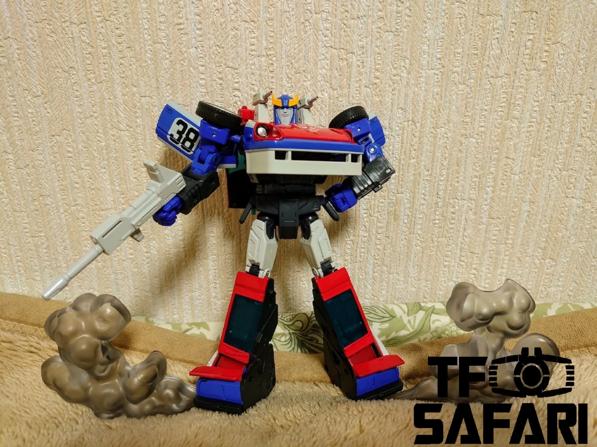 Takara Tomy Masterpiece MP19+ MP-19+ Smokescreen Exclusive (with Collectible Pin) 17cm / 6.7" 6 Takara Tomy Masterpiece MP19+ MP-19+ Smokescreen Exclusive (with Collectible Pin) 17cm / 6.7"