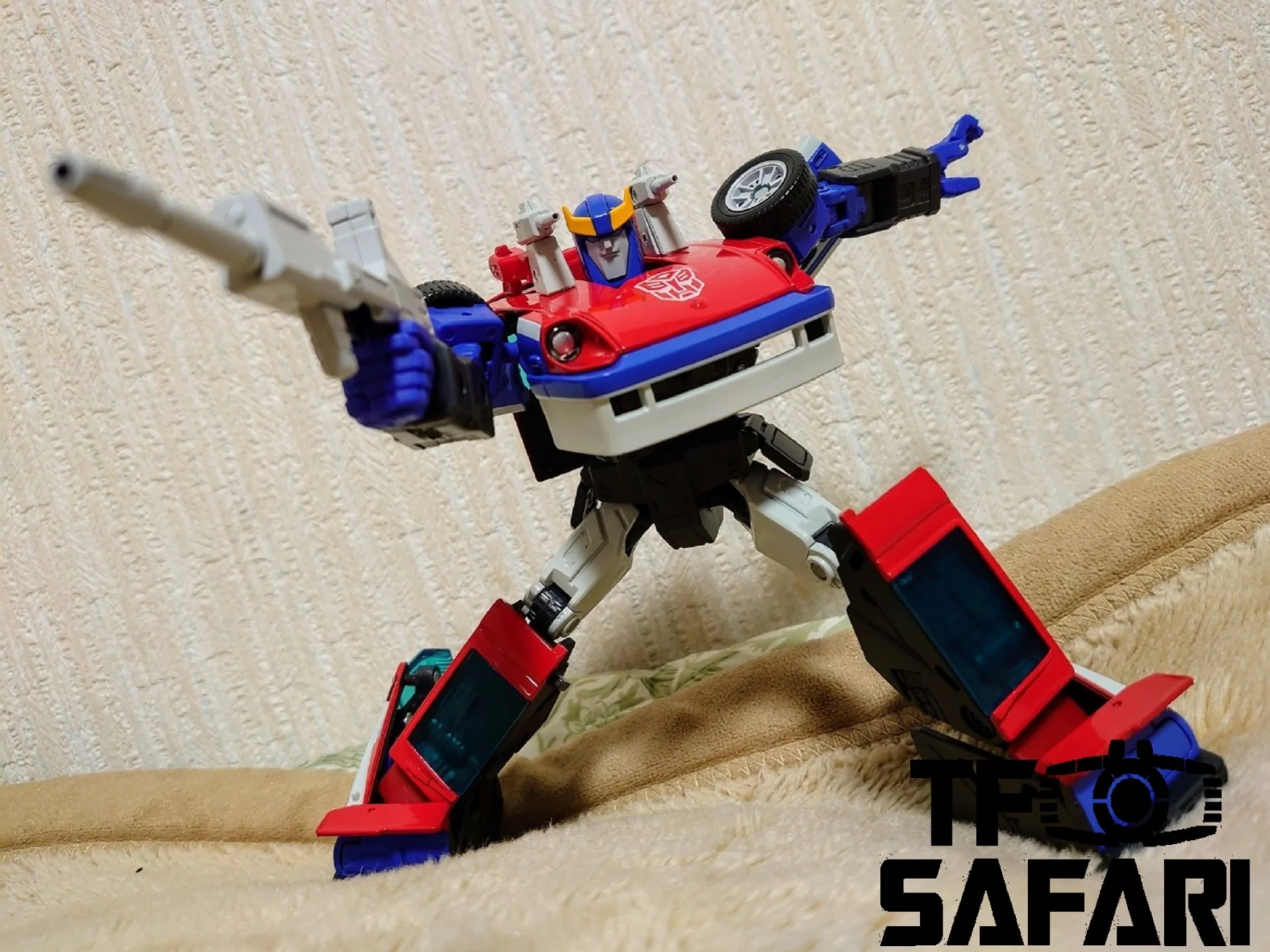 Takara Tomy Masterpiece MP19+ MP-19+ Smokescreen Exclusive (with Collectible Pin) 17cm / 6.7" 7 Takara Tomy Masterpiece MP19+ MP-19+ Smokescreen Exclusive (with Collectible Pin) 17cm / 6.7"
