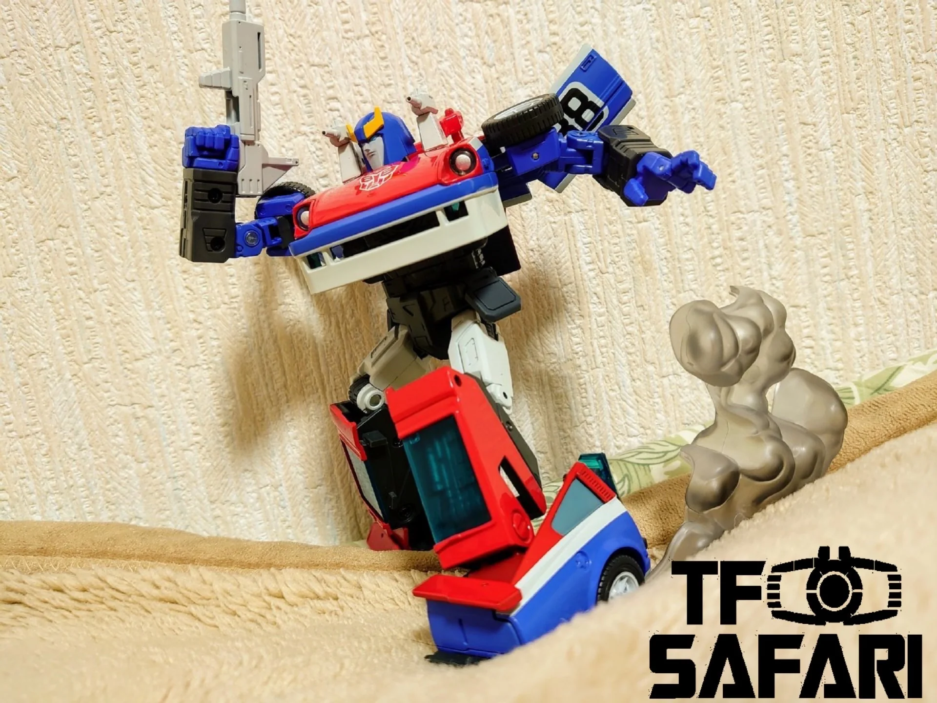 Takara Tomy Masterpiece MP19+ MP-19+ Smokescreen Exclusive (with Collectible Pin) 17cm / 6.7" 9 Takara Tomy Masterpiece MP19+ MP-19+ Smokescreen Exclusive (with Collectible Pin) 17cm / 6.7"
