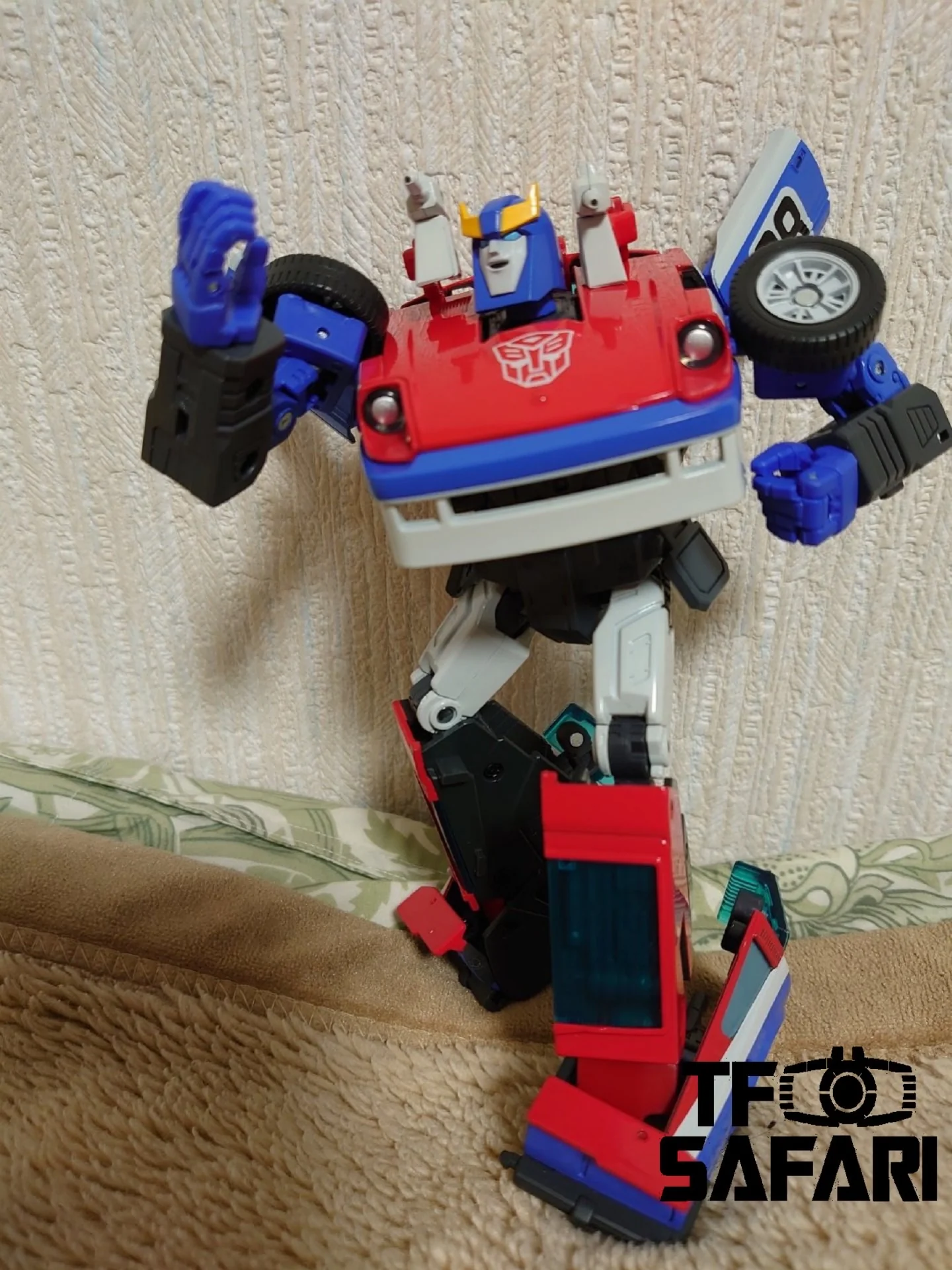 Takara Tomy Masterpiece MP19+ MP-19+ Smokescreen Exclusive (with Collectible Pin) 17cm / 6.7" 10 Takara Tomy Masterpiece MP19+ MP-19+ Smokescreen Exclusive (with Collectible Pin) 17cm / 6.7"