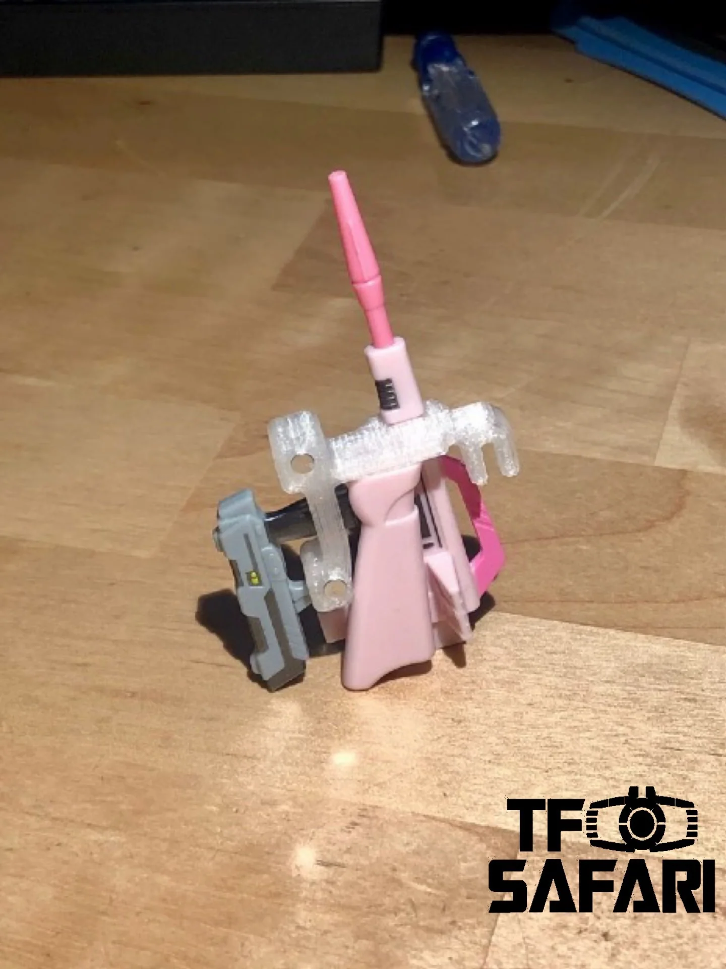 【MTO】SKW-02 weapon rack on back for Fanstoys FT24 FT-24 Rogue (Arcee) 5 【MTO】SKW-02 weapon rack on back for Fanstoys FT24 FT-24 Rogue (Arcee)