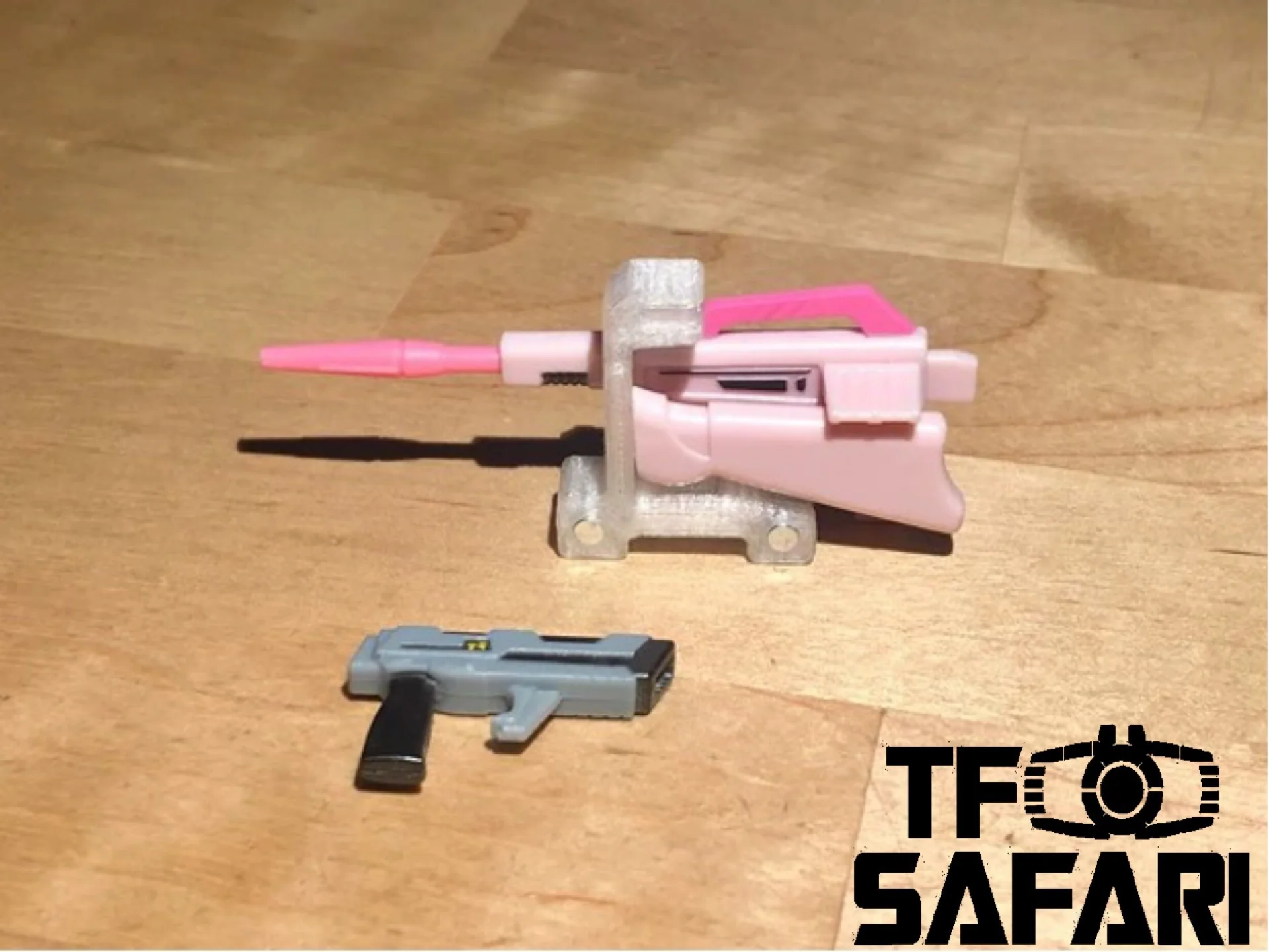【MTO】SKW-02 weapon rack on back for Fanstoys FT24 FT-24 Rogue (Arcee) 6 【MTO】SKW-02 weapon rack on back for Fanstoys FT24 FT-24 Rogue (Arcee)