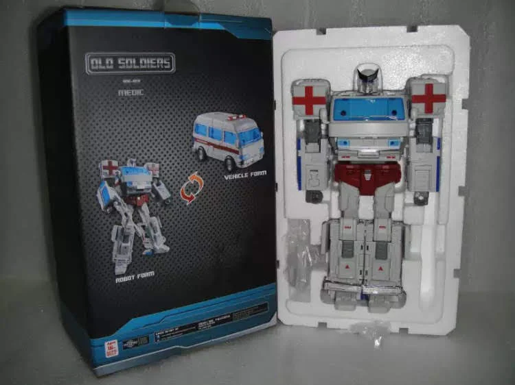 TFC Toys Old Soldiers OS-03 OS03 Medic (Ratchet) 20cm 3 TFC Toys Old Soldiers OS-03 OS03 Medic (Ratchet) 20cm