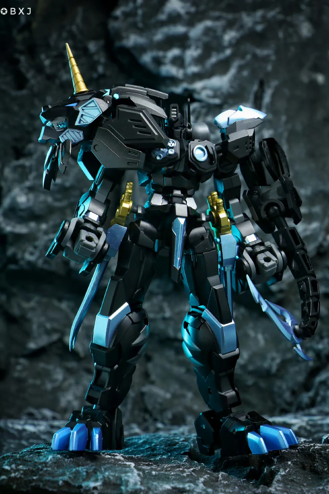 Pangu Toys PT-03B PT03B Lion Face Commander (IF EX45 Lio Convoy) Black Version 15cm / 6" 3 Pangu Toys PT-03B PT03B Lion Face Commander (IF EX45 Lio Convoy) Black Version 15cm / 6"